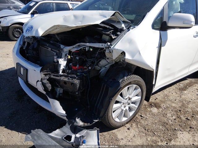 5TDDZ3DC2HS177977 Toyota Sienna Limited Premium 7 Passenger