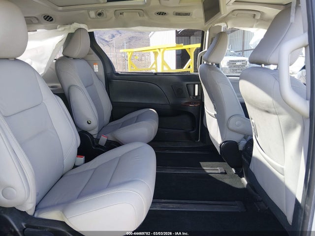 5TDDZ3DC2HS177977 Toyota Sienna Limited Premium 7 Passenger