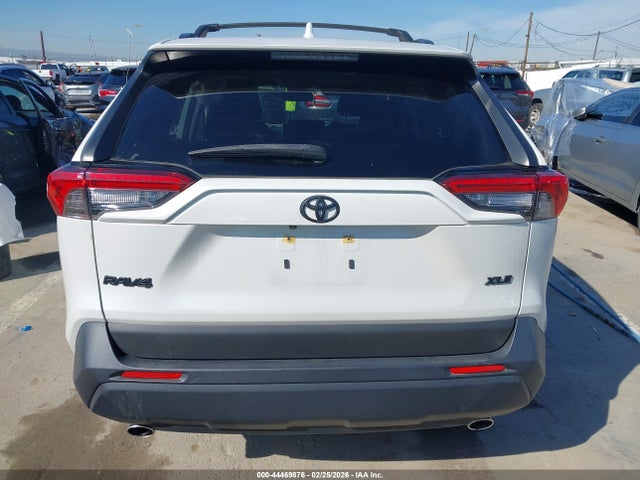 Продажа на аукционе авто 2023 Toyota Rav4 Xle Premium, vin: JTMC1RFV7PD099162, номер лота: 44469876