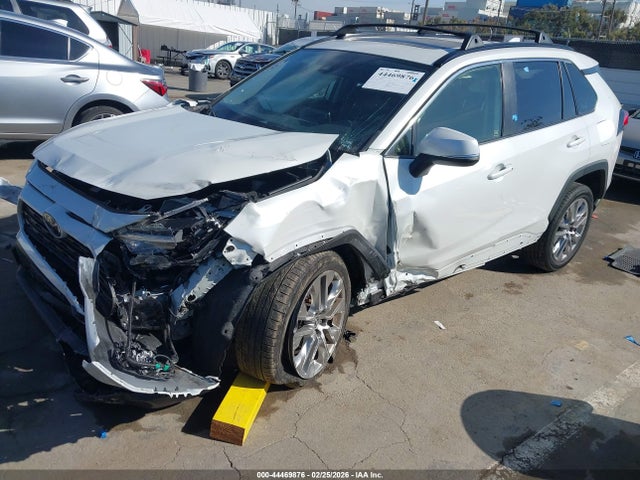 Продажа на аукционе авто 2023 Toyota Rav4 Xle Premium, vin: JTMC1RFV7PD099162, номер лота: 44469876