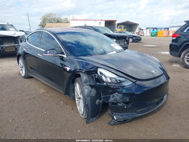 2018 TESLA MODEL 3 5YJ3E1EAXJF005828 Photo 0