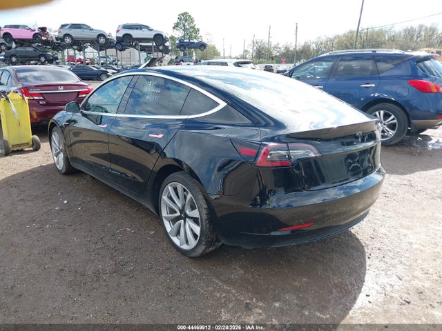 2018 TESLA MODEL 3 5YJ3E1EAXJF005828 Photo 2