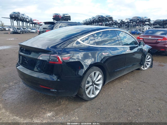2018 TESLA MODEL 3 5YJ3E1EAXJF005828 Photo 3
