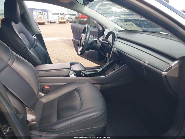 2018 TESLA MODEL 3 5YJ3E1EAXJF005828 Photo 4