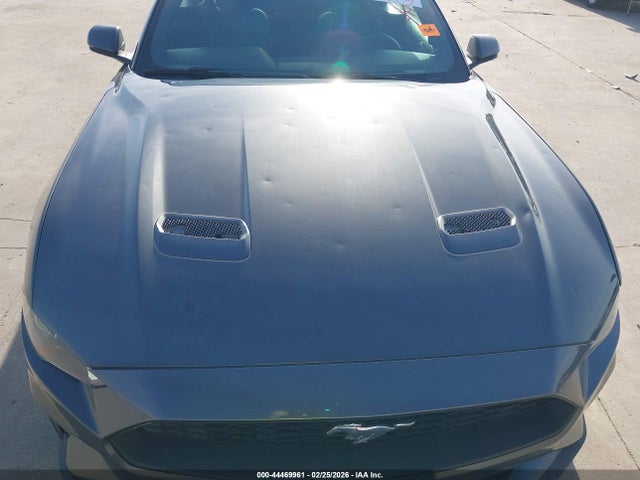 44469961 :رقم المزاد ، 1FATP8UH5J5110124 vin ، 2018 Ford Mustang Ecoboost Premium مزاد بيع