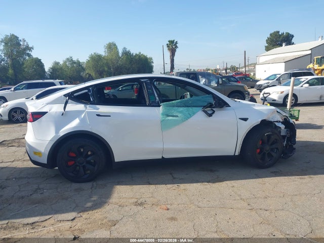 2021 Tesla Model Y Long Range Dual Motor All-wheel Drive მანქანა იყიდება აუქციონზე, vin: 5YJYGAEE0MF272158, აუქციონის ნომერი: 44470005