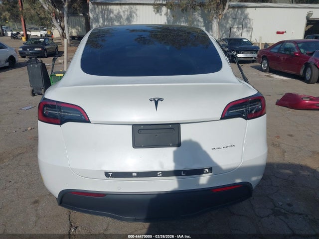 2021 Tesla Model Y Long Range Dual Motor All-wheel Drive მანქანა იყიდება აუქციონზე, vin: 5YJYGAEE0MF272158, აუქციონის ნომერი: 44470005