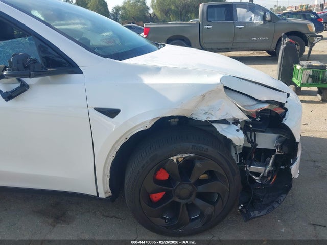 2021 Tesla Model Y Long Range Dual Motor All-wheel Drive მანქანა იყიდება აუქციონზე, vin: 5YJYGAEE0MF272158, აუქციონის ნომერი: 44470005