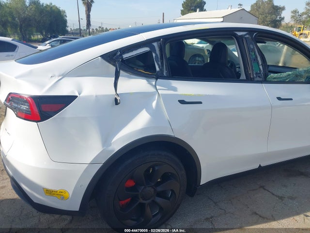 2021 Tesla Model Y Long Range Dual Motor All-wheel Drive მანქანა იყიდება აუქციონზე, vin: 5YJYGAEE0MF272158, აუქციონის ნომერი: 44470005