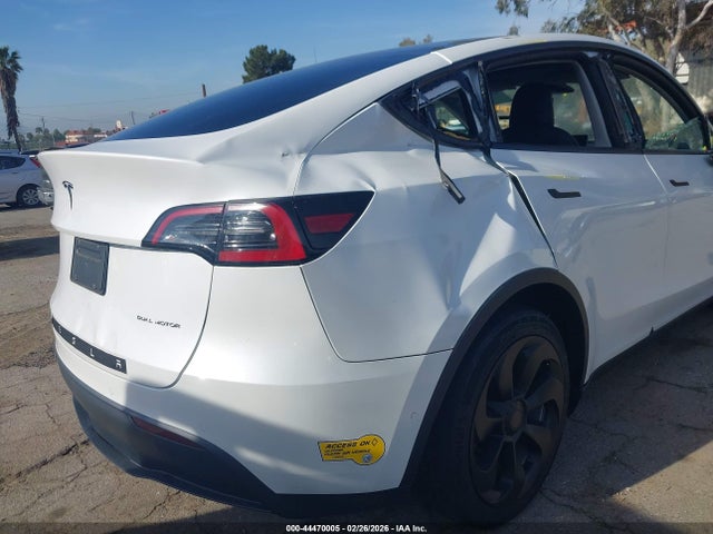2021 Tesla Model Y Long Range Dual Motor All-wheel Drive მანქანა იყიდება აუქციონზე, vin: 5YJYGAEE0MF272158, აუქციონის ნომერი: 44470005