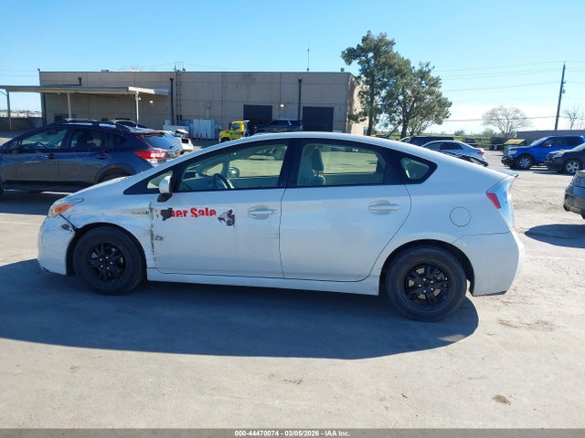 Toyota Prius Three 2015 JTDKN3DU1F0404829 Image 14