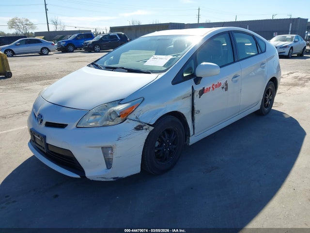Toyota Prius Three 2015 JTDKN3DU1F0404829 Image 2