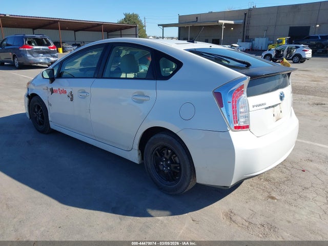 Toyota Prius Three 2015 JTDKN3DU1F0404829 Image 3