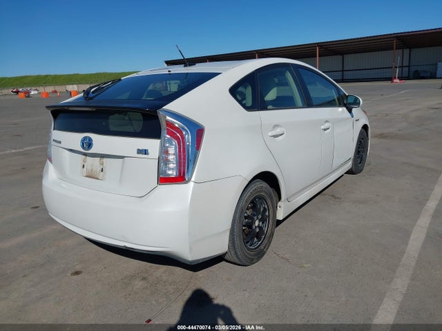 Toyota Prius Three 2015 JTDKN3DU1F0404829 Image 4