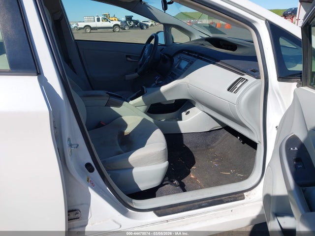 Toyota Prius Three 2015 JTDKN3DU1F0404829 Image 5