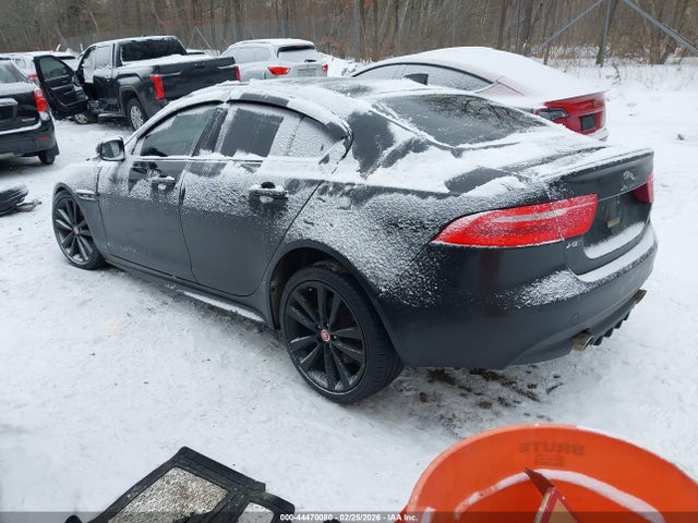 2017 JAGUAR XE SAJAL4BV2HA971584 Photo 2