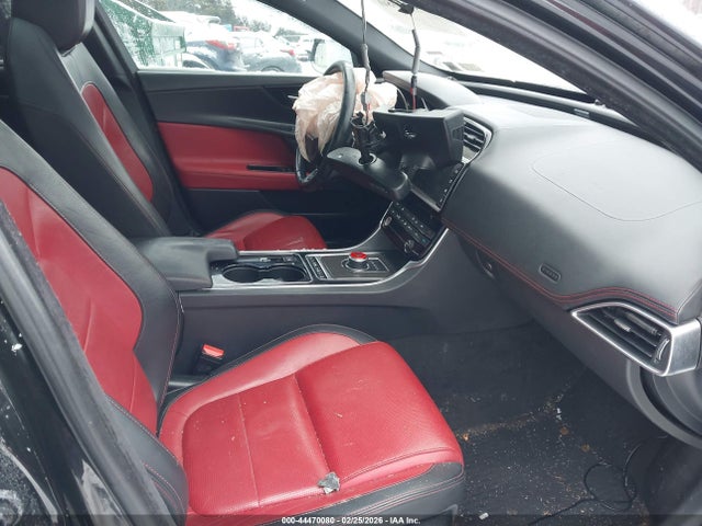 2017 JAGUAR XE SAJAL4BV2HA971584 Photo 4