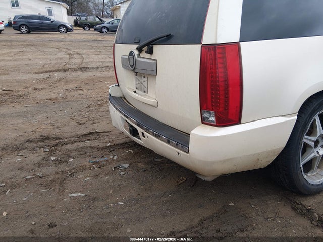 44470177 :رقم المزاد ، 1GYEC638X7R327877 vin ، 2007 Cadillac Escalade Standard مزاد بيع