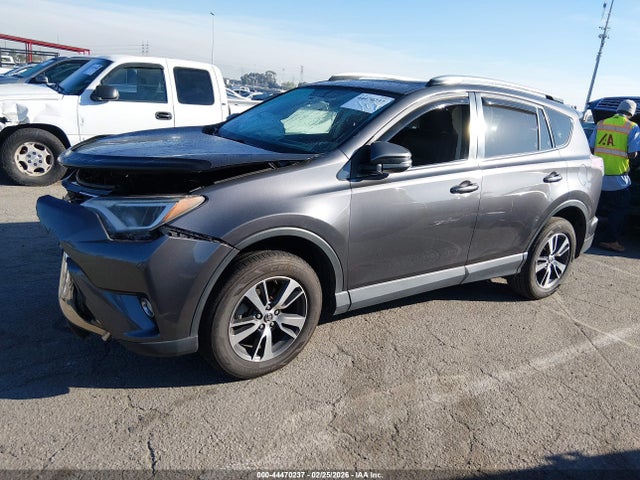 Toyota Rav4 Xle 2016 JTMWFREV1GJ073108 Image 2