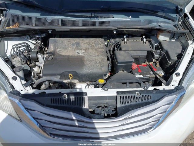 5TDYK3DC5FS529341 Toyota Sienna Xle 8 Passenger