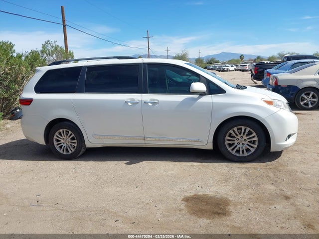 5TDYK3DC5FS529341 Toyota Sienna Xle 8 Passenger