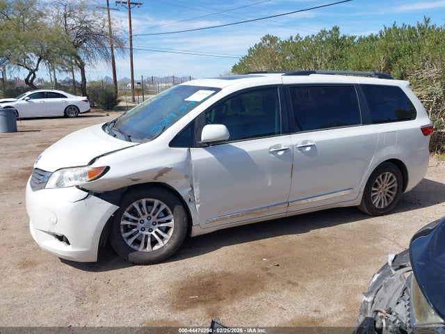 5TDYK3DC5FS529341 Toyota Sienna Xle 8 Passenger