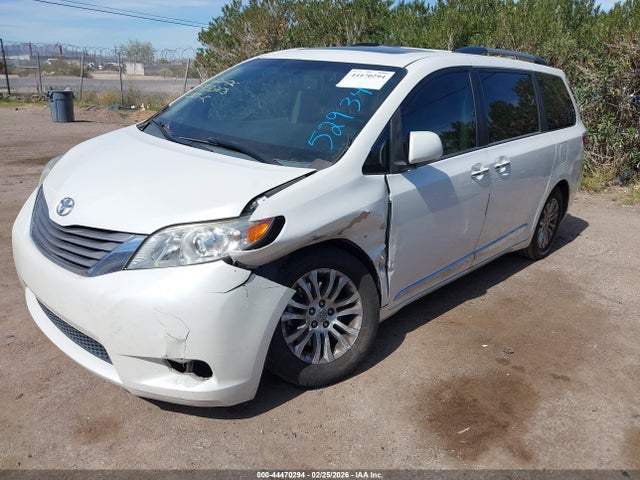 5TDYK3DC5FS529341 Toyota Sienna Xle 8 Passenger