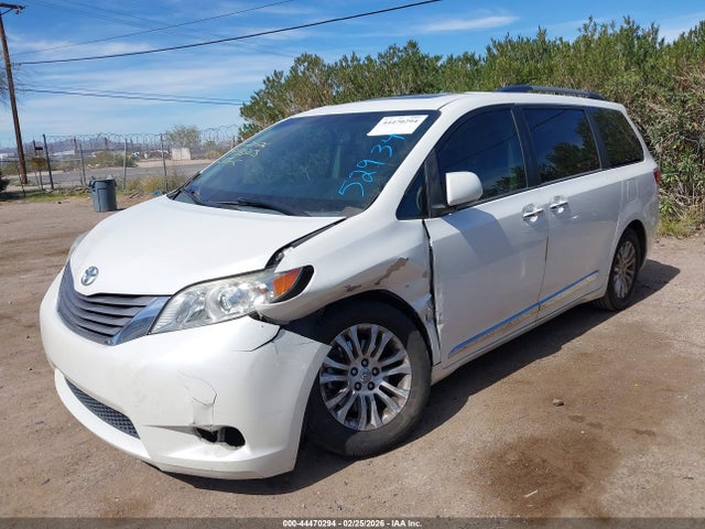 5TDYK3DC5FS529341 Toyota Sienna Xle 8 Passenger