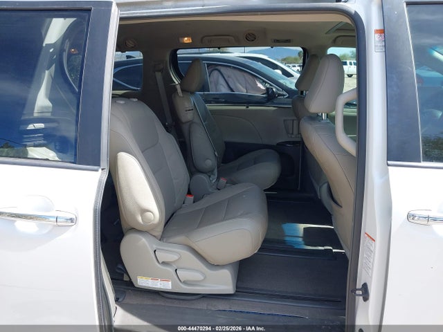 5TDYK3DC5FS529341 Toyota Sienna Xle 8 Passenger