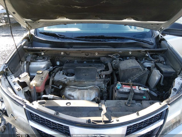 2T3BFREV9FW309597 Toyota RAV4 LE