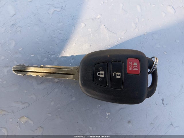2T3BFREV9FW309597 Toyota RAV4 LE