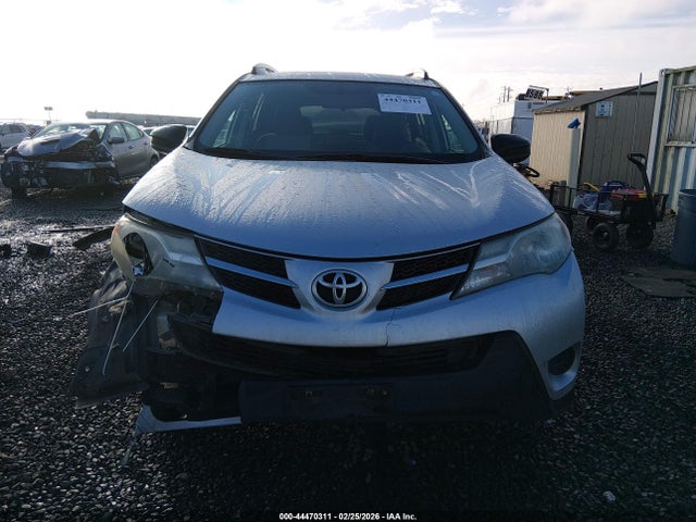 2T3BFREV9FW309597 Toyota RAV4 LE