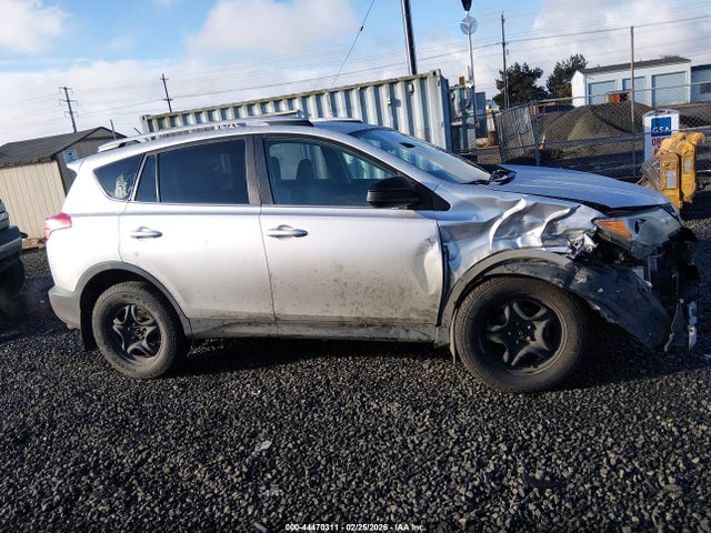 2T3BFREV9FW309597 Toyota RAV4 LE
