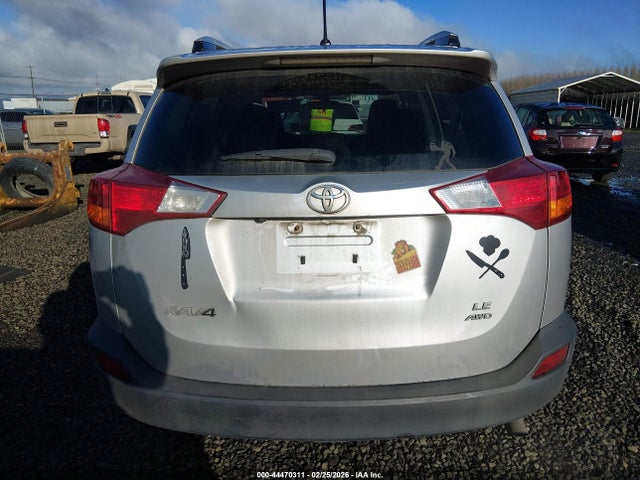 2T3BFREV9FW309597 Toyota RAV4 LE