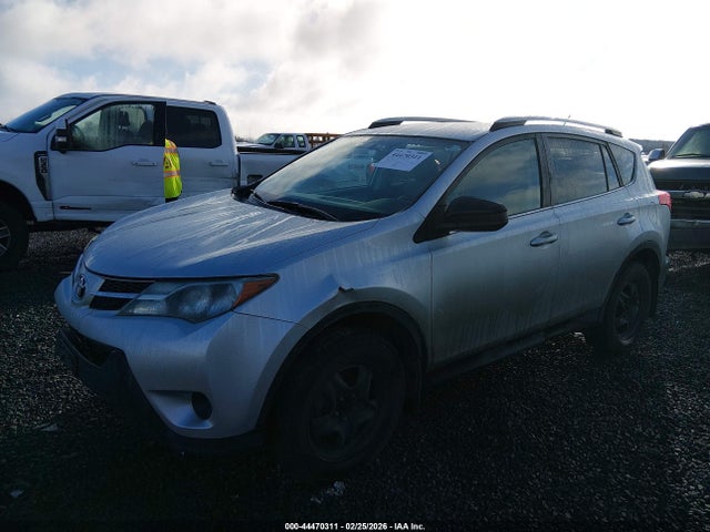 2T3BFREV9FW309597 Toyota RAV4 LE