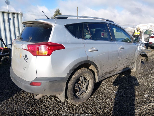 2T3BFREV9FW309597 Toyota RAV4 LE
