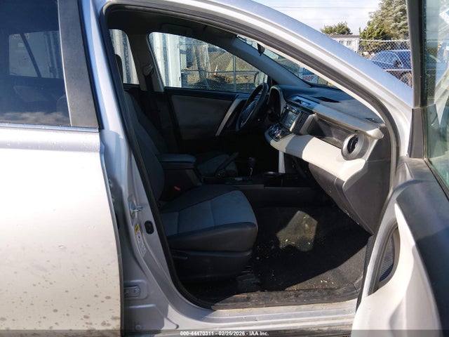 2T3BFREV9FW309597 Toyota RAV4 LE