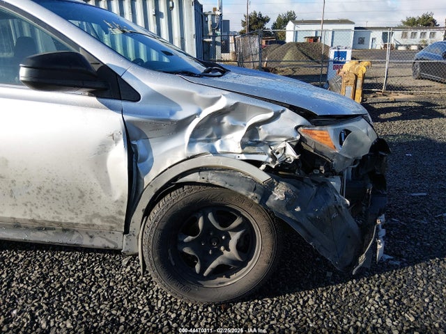 2T3BFREV9FW309597 Toyota RAV4 LE