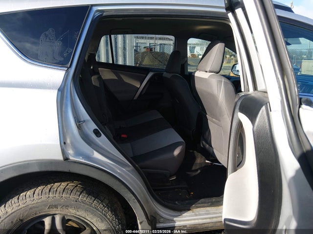 2T3BFREV9FW309597 Toyota RAV4 LE