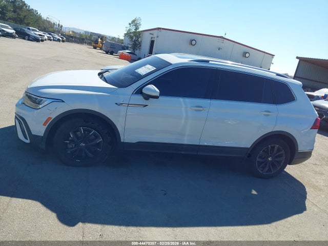 3VV3B7AX2NM061738 Volkswagen Tiguan 2.0t Se