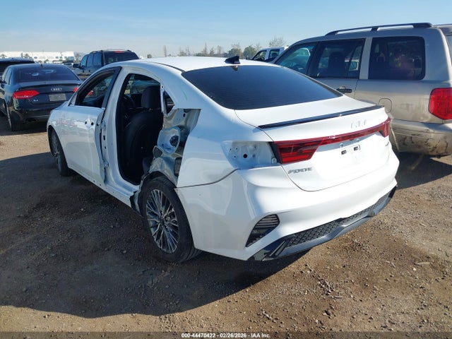 3KPF54AD0NE426743 KIA Forte Gt-line