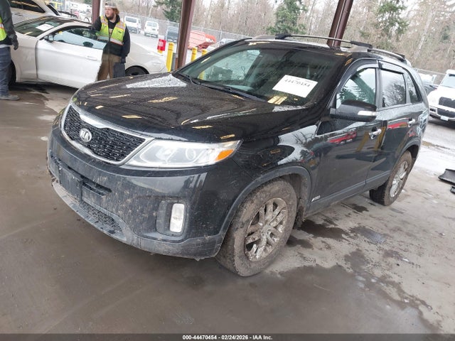 5XYKTCA6XEG538761 KIA SORENTO LX
