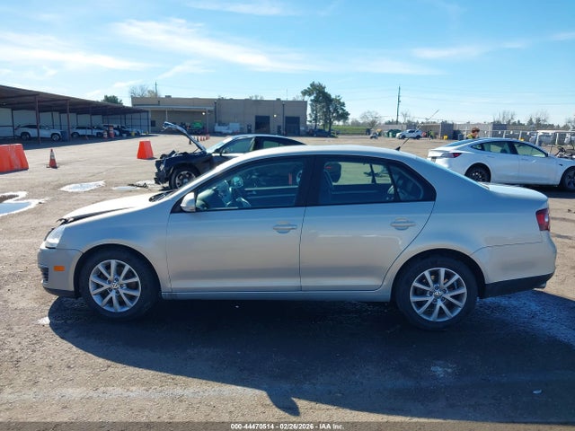 Продажа на аукционе авто 2010 Volkswagen Jetta Limited Edition, vin: 3VWAZ7AJ0AM092460, номер лота: 44470514