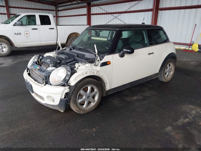 2010 MINI COOPER WMWMF3C54ATZ67376 Photo 1