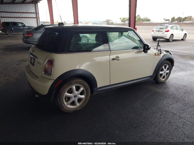 2010 MINI COOPER WMWMF3C54ATZ67376 Photo 3