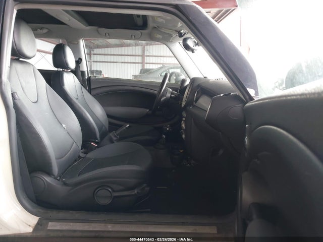 2010 MINI COOPER WMWMF3C54ATZ67376 Photo 4