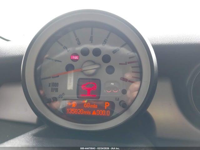 2010 MINI COOPER WMWMF3C54ATZ67376 Photo 6