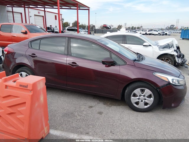 3KPFK4A7XJE281885 KIA FORTE LX