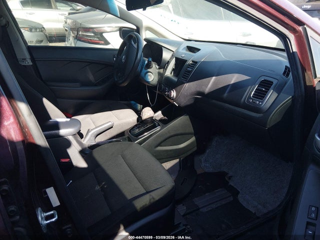 3KPFK4A7XJE281885 KIA FORTE LX