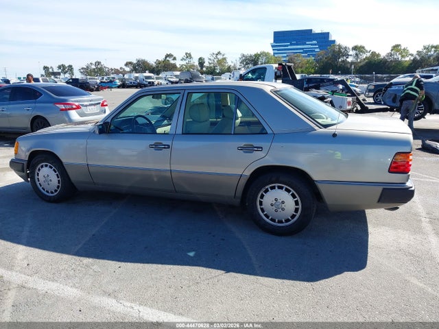 44470628 :رقم المزاد ، WDBEA32E1PB895458 vin ، 1993 Mercedes-benz 300 E مزاد بيع